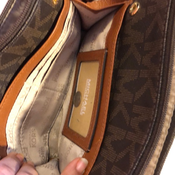 Michael Kors crossbody - Picture 3 of 4